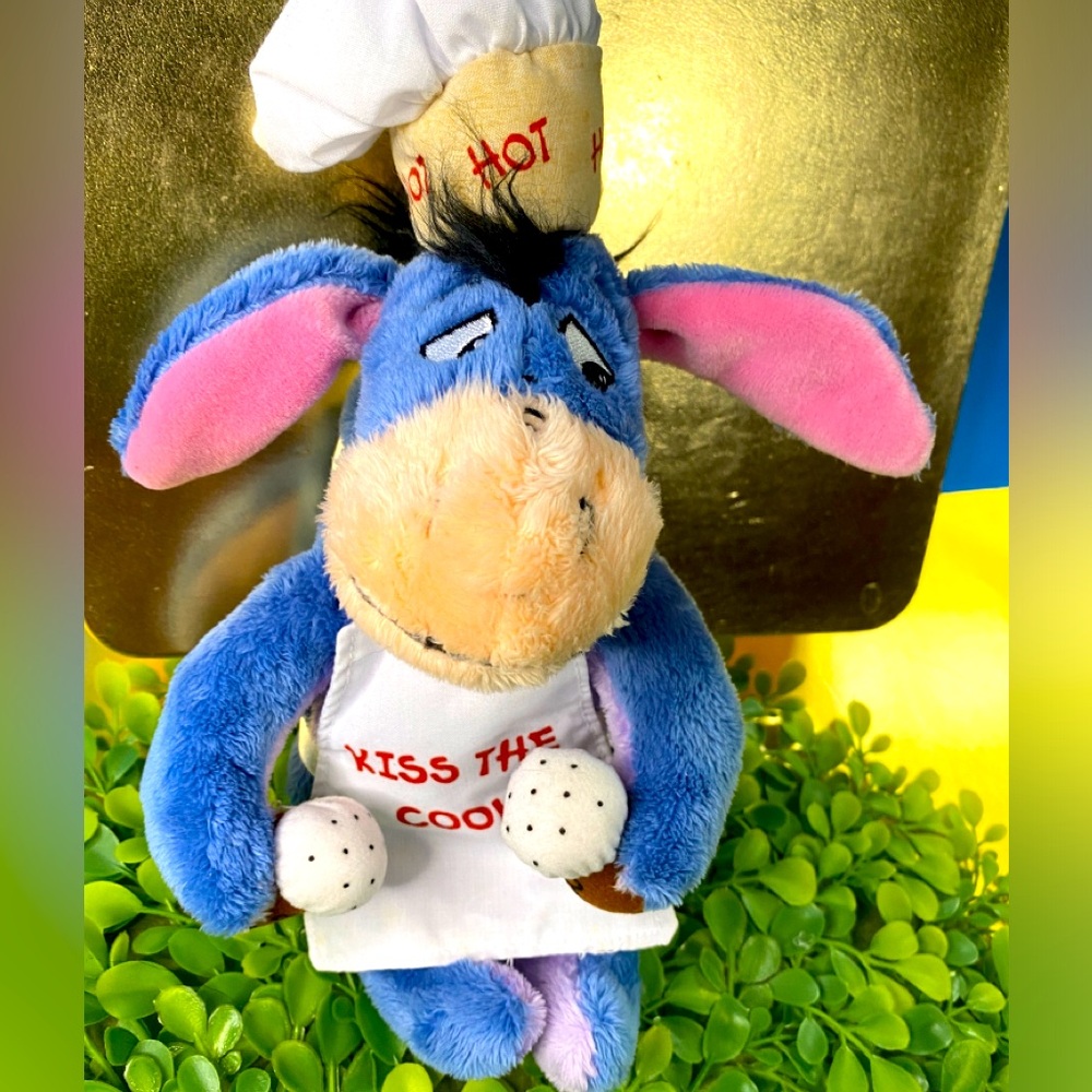 DISNEY STORE EXCLUSIVE NWT 90’s WINNIE THE POOH CHEF EEYORE KISS THE COOK PLUSH